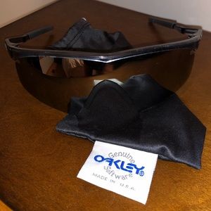 OAKLEY Sunglasses with Oakley Pouch